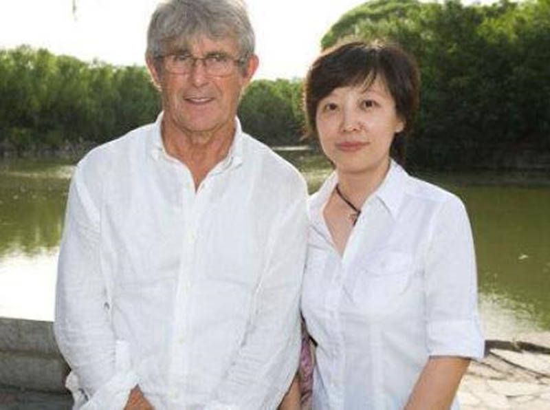 值得关注的是，影片近期连发多支预告片，“酱园弄 明星大侦探”词条登上热搜，引发观众对其“推理综艺感”的讨论。