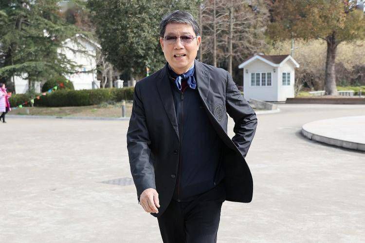 电影将这些元素融入剧情，不仅增加